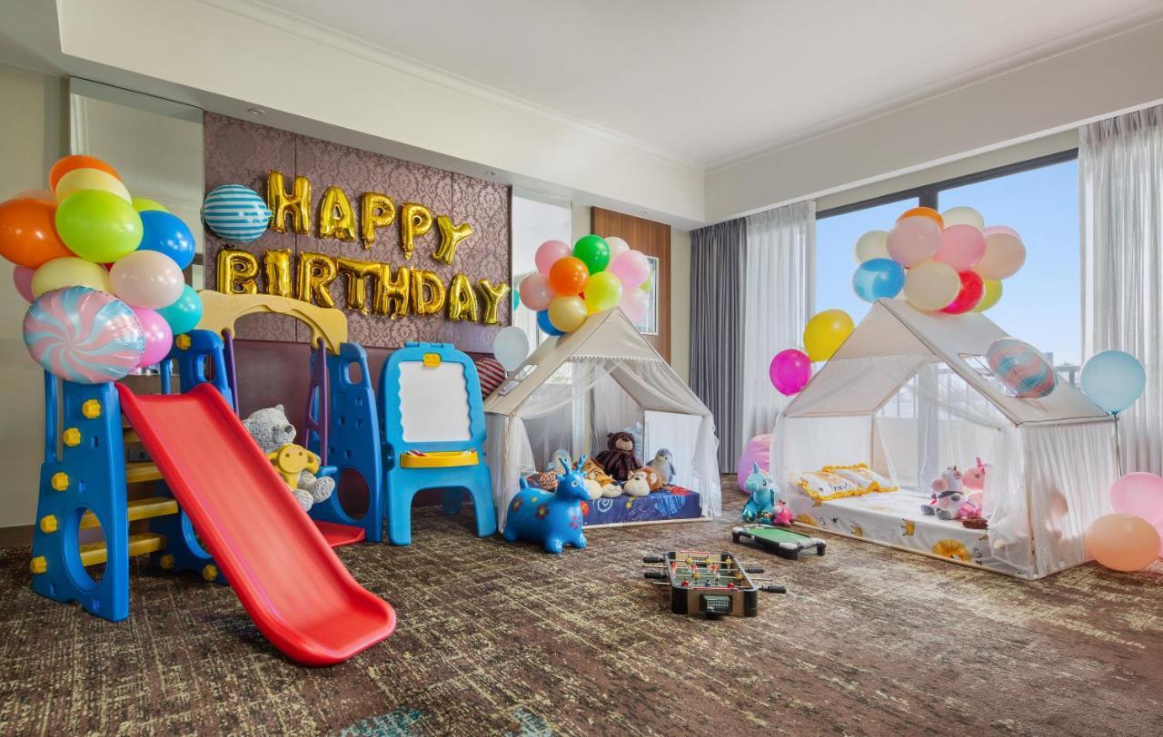 Sofitel Philippine Plaza Manila Hotel Pasay Exterior photo A children's party