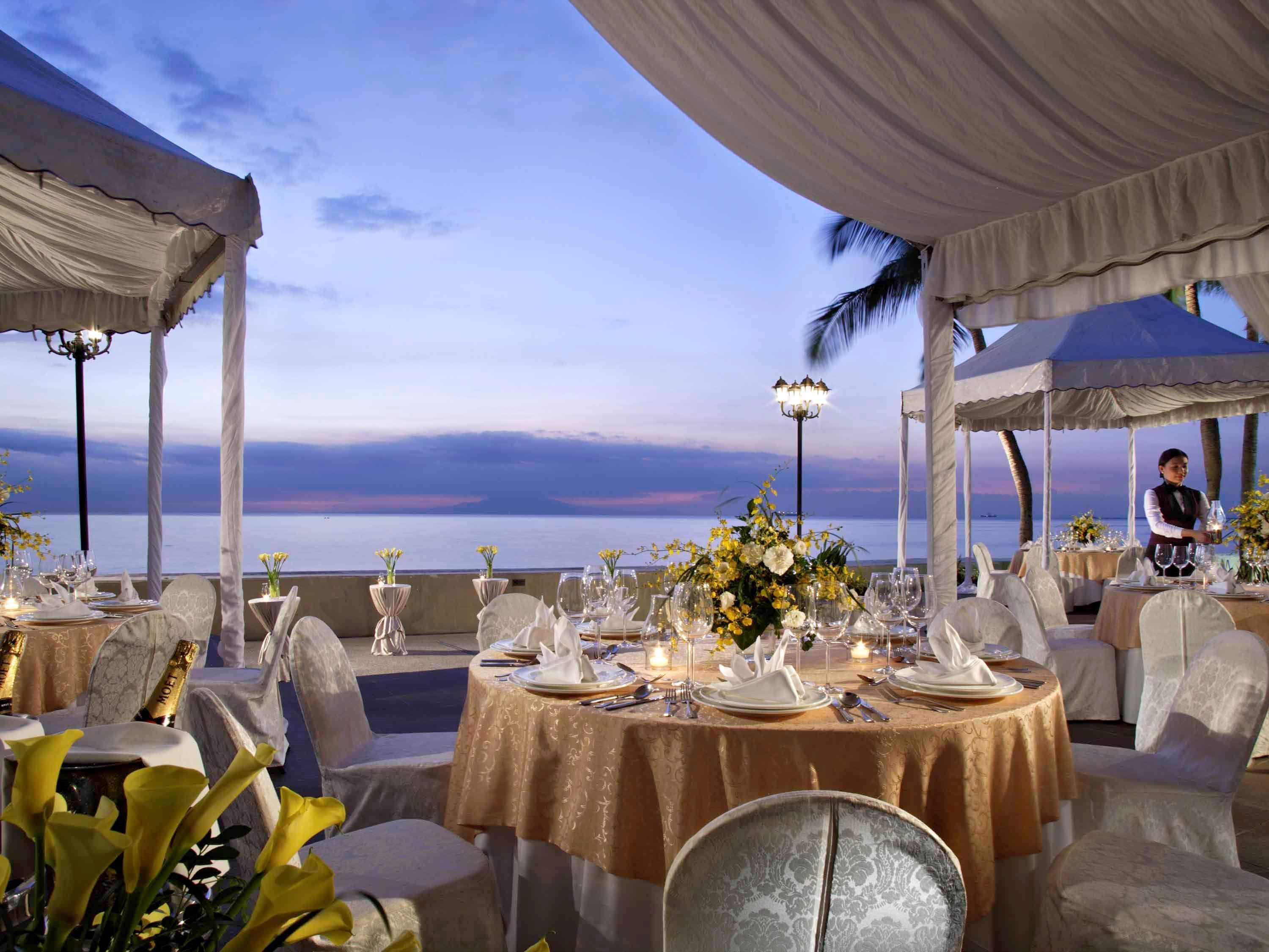 Sofitel Philippine Plaza Manila Hotel Pasay Exterior photo The Beach Club at the Four Seasons Resort