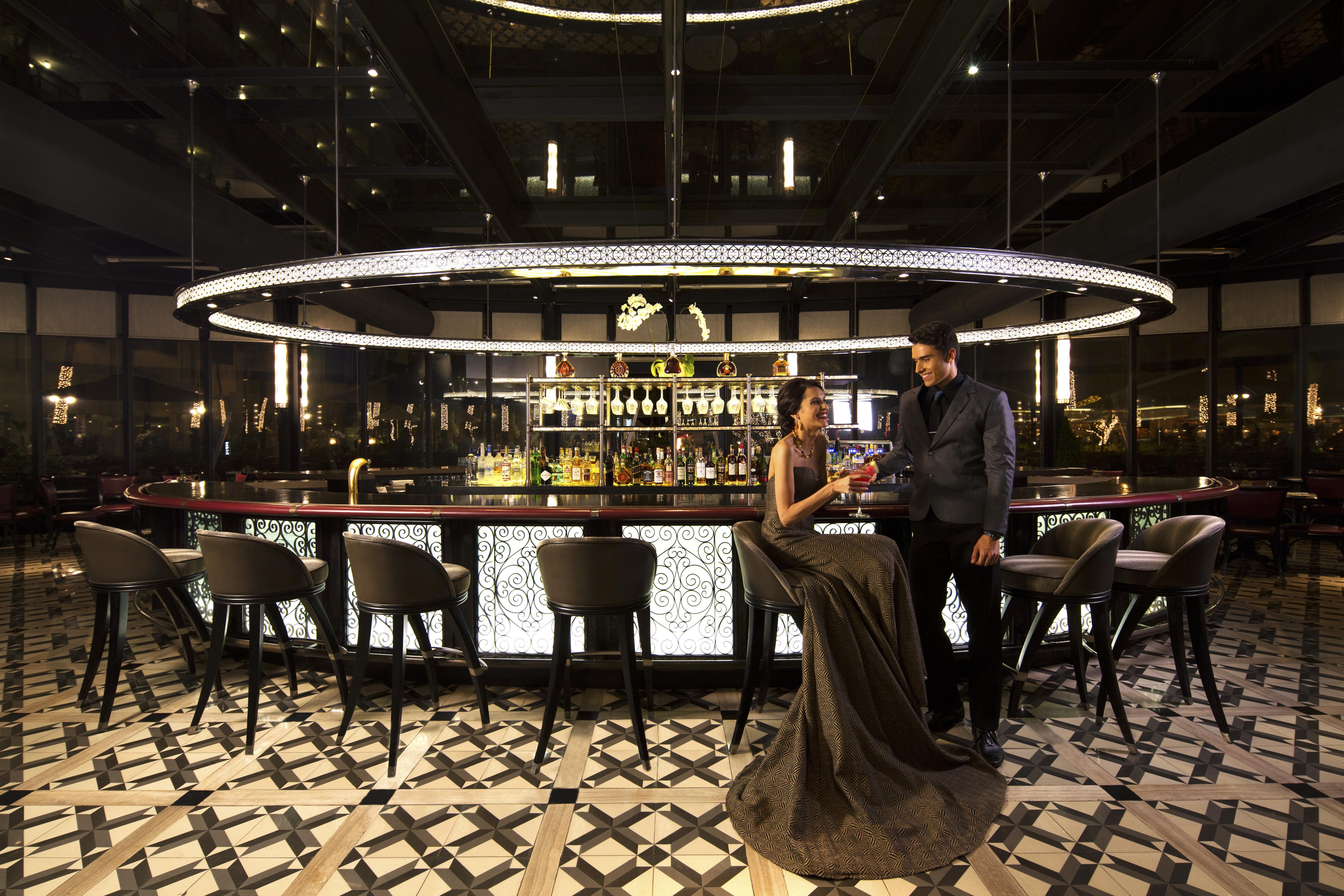 Sofitel Philippine Plaza Manila Hotel Pasay Exterior photo The bar at the 1919