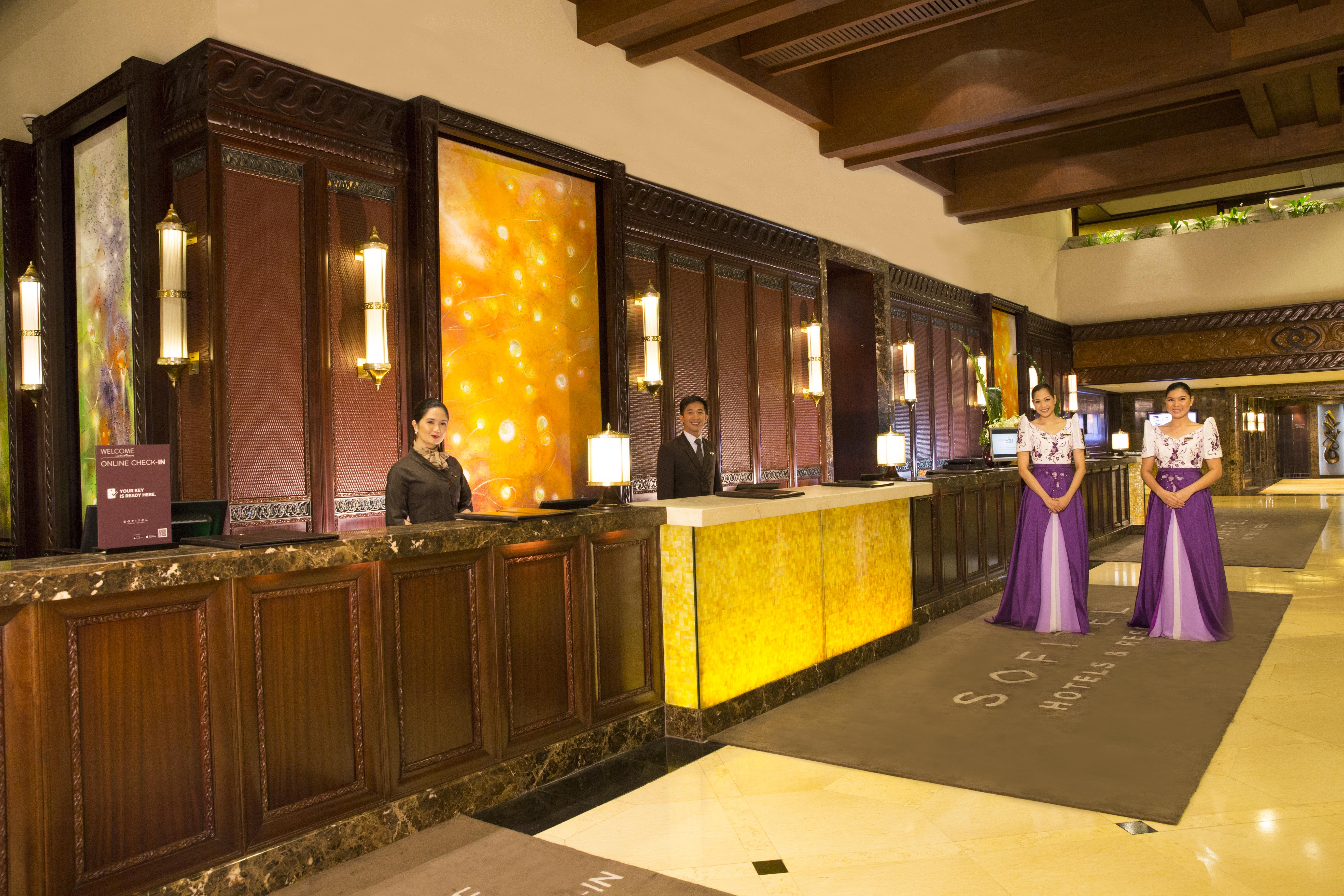 Sofitel Philippine Plaza Manila Hotel Pasay Exterior photo The lobby of the hotel