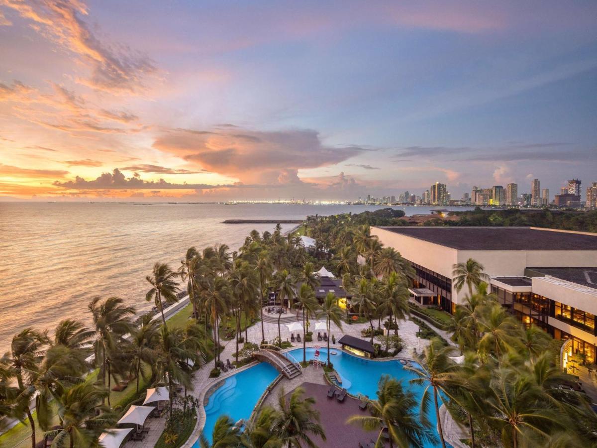 Sofitel Philippine Plaza Manila Hotel Pasay Exterior photo The pool at the Shangri-La Hotel, Manila