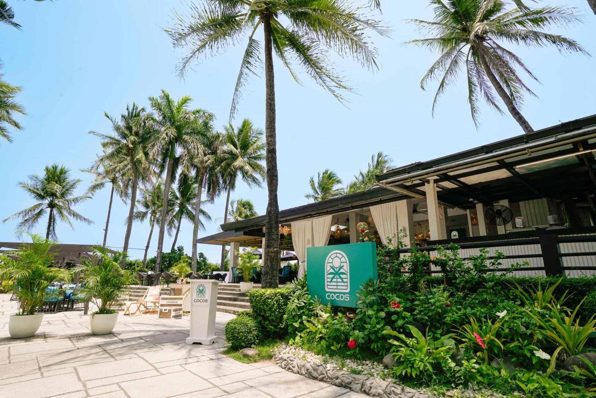Sofitel Philippine Plaza Manila Hotel Pasay Exterior photo The beach at the resort